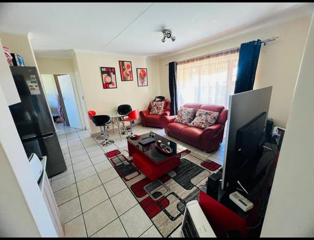 4 BEDROOM APARTMENT FOR SALE IN ESTHER PARK